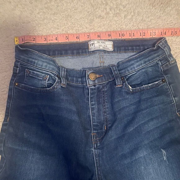 Free People high rise Blue Cropped Jeans size W29 - Picture 3 of 7